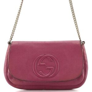 Gucci Soho Flap Chain Link Crossbody Bag in Magenta Leather